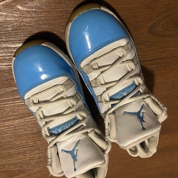 Girls Jordan’s - Picture 4 of 4